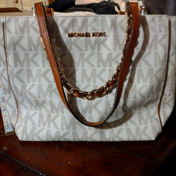 MICHAEL Michael Kors Handbags - EUC Michael Kors Harper Tote